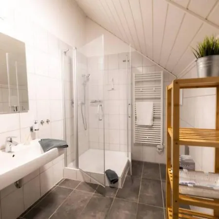 Apartment Ferienwohnung Nr 3 Im Gemutlichen Gastehaus Benedikt Friedrichshafen